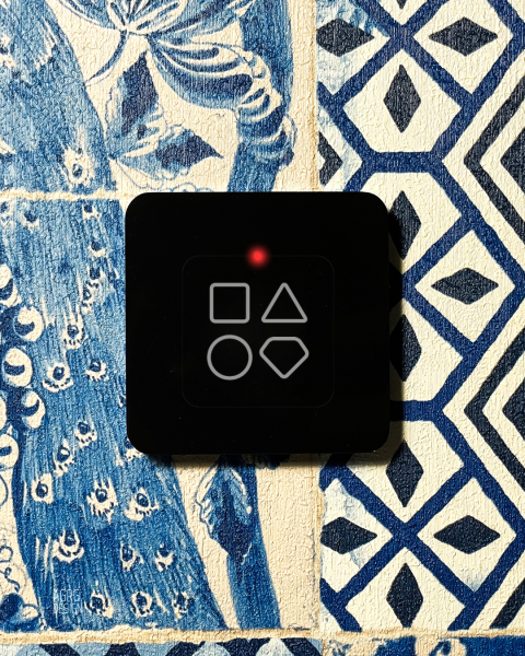 Кнопка AGRG® AXI Button CUSTOM — сенсорная кнопка выхода для любой СКУД из камня с логотипом компании.