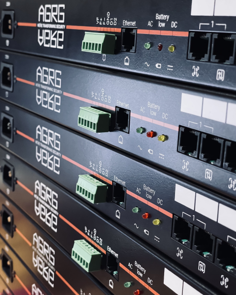 Контроллер AGRG® R2 Rack для защиты серверных шкафов в ЦОД.